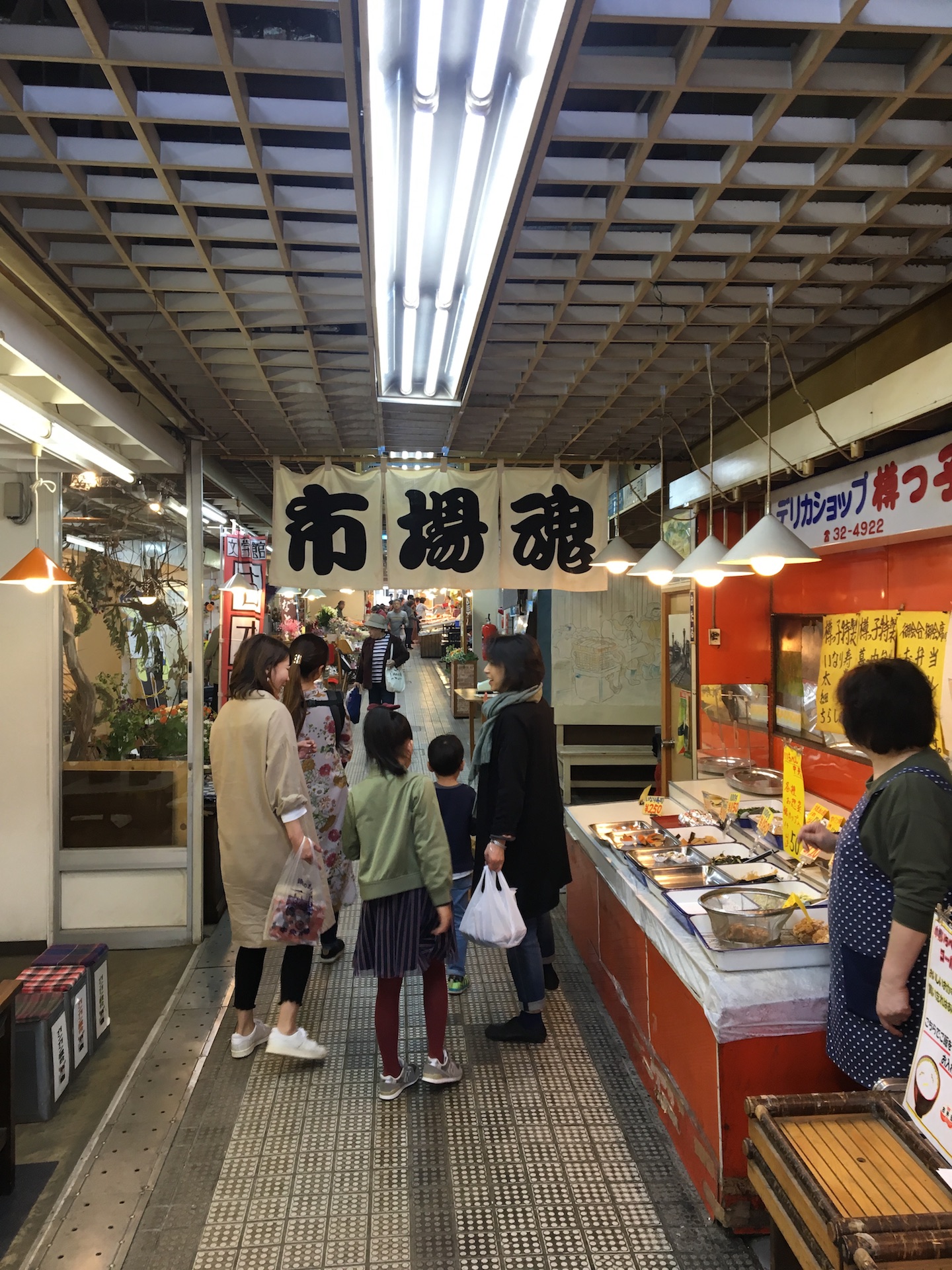 小樽中央市場「顔顔市５（ガンガンバザールV）」